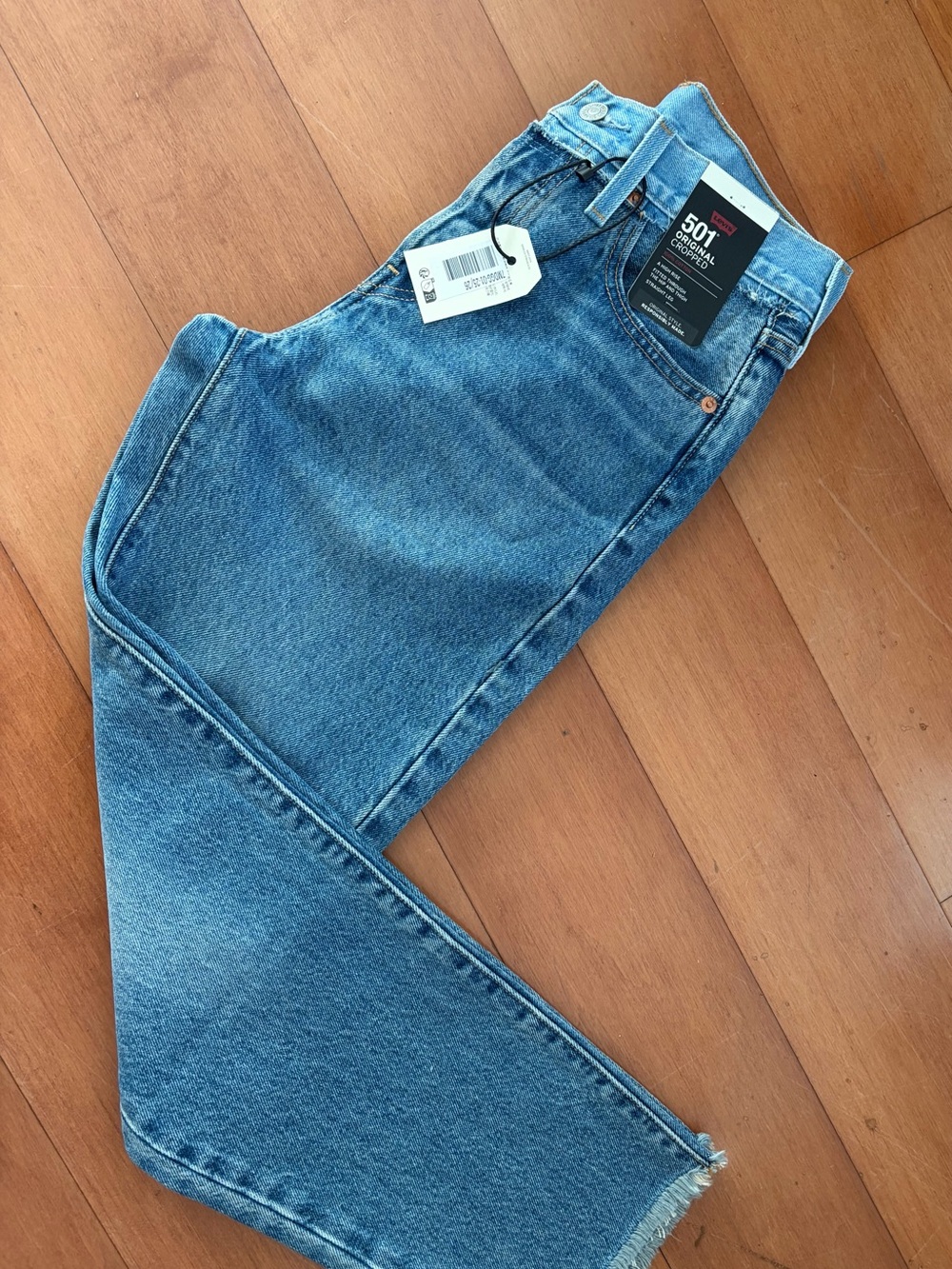 Levi's 501 Original Cropped Jeans in Light Blue, 25-26 - Picture 9 of 9